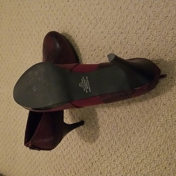 Deep red 10w high heels by Impo Stretch - Picture 5 of 5